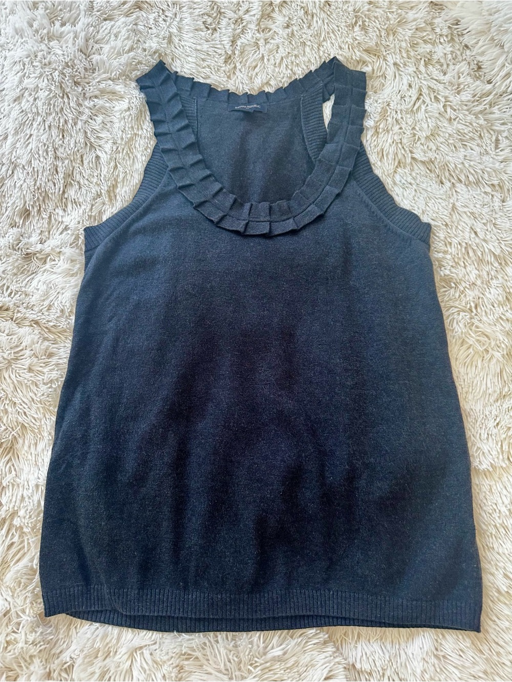 BANANA REPUBLIC Gray Ruffle Neck Knit Tank Top Large Sleeveless Work Career